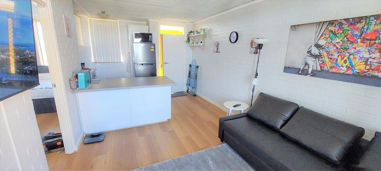 Sky High On Arundel - Central Fremantle Apartment Екстериор снимка