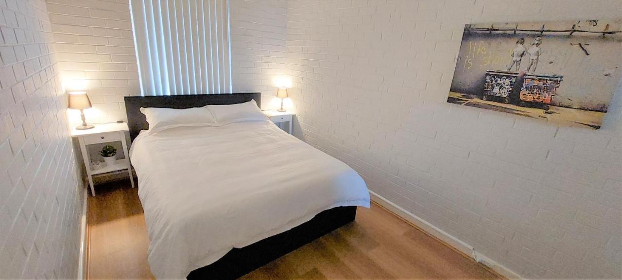 Sky High On Arundel - Central Fremantle Apartment Екстериор снимка