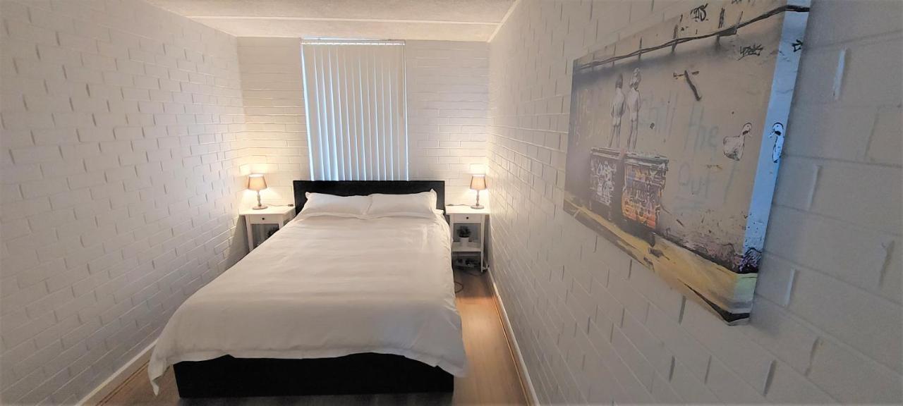Sky High On Arundel - Central Fremantle Apartment Екстериор снимка